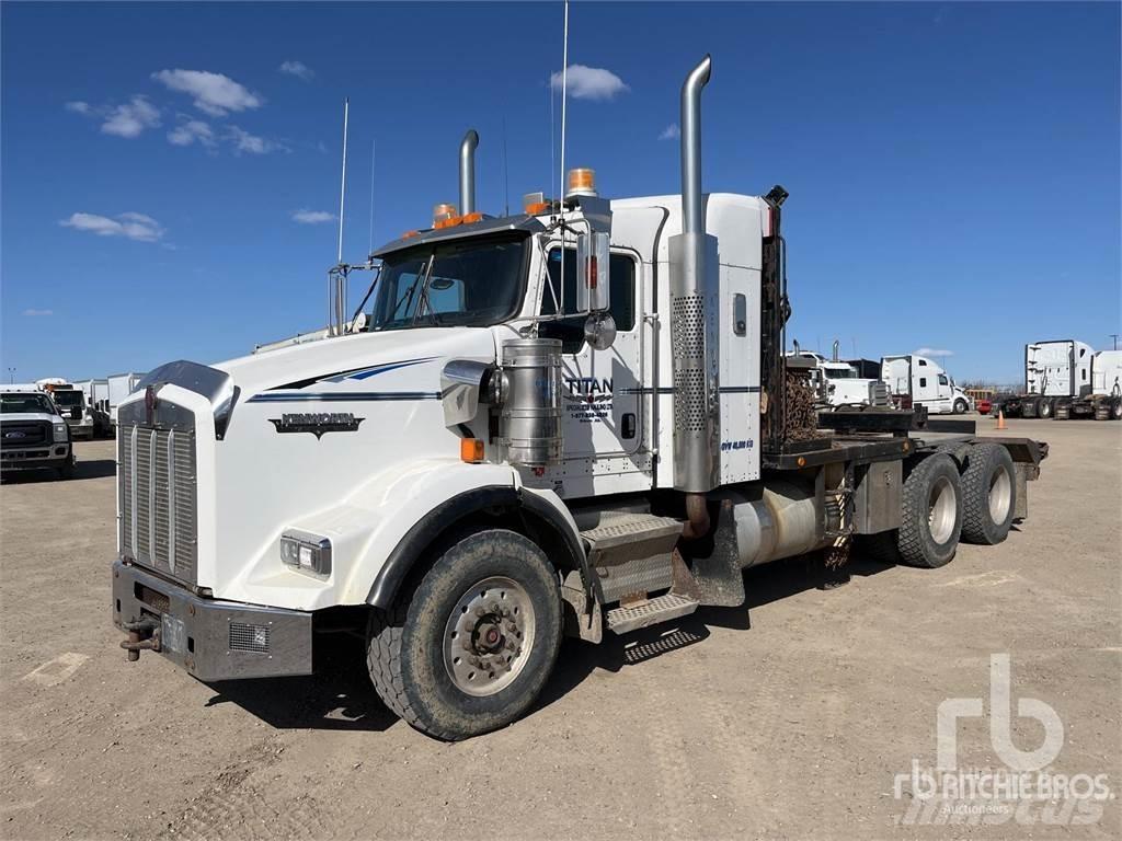 Kenworth T800B Vrachtwagen met vlakke laadvloer en lier
