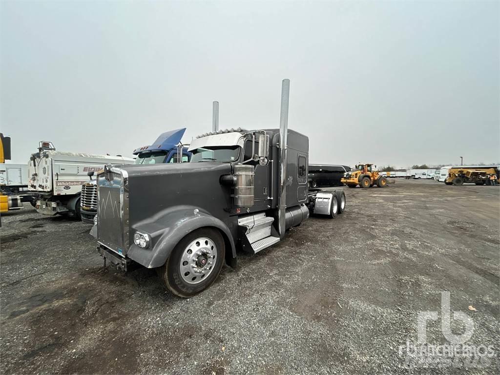 Kenworth W900 Trekkers