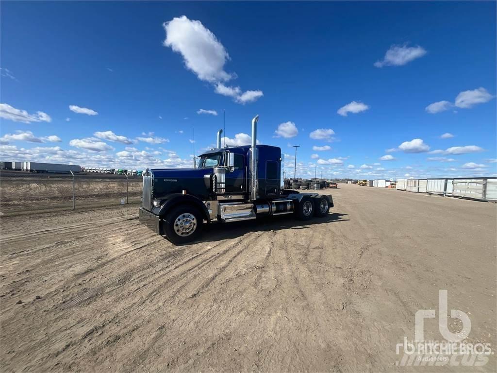 Kenworth W900 Trekkers