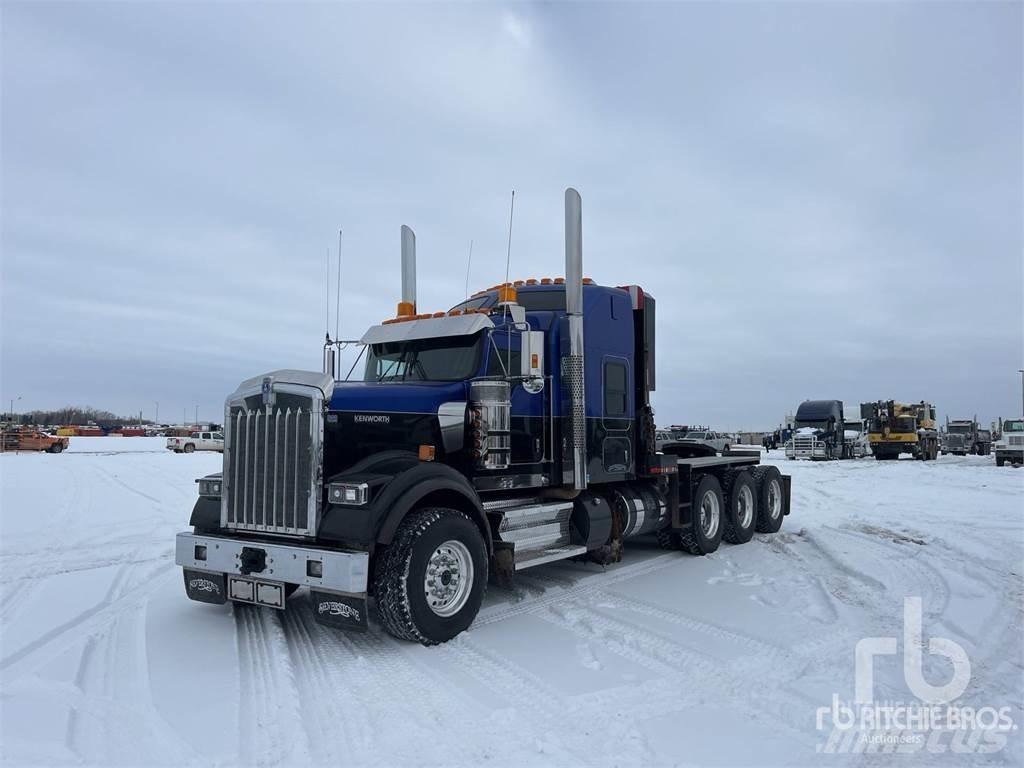 Kenworth W900 Vrachtwagen met vlakke laadvloer en lier