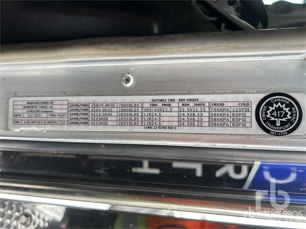 Kenworth W900 Vrachtwagen met vlakke laadvloer en lier
