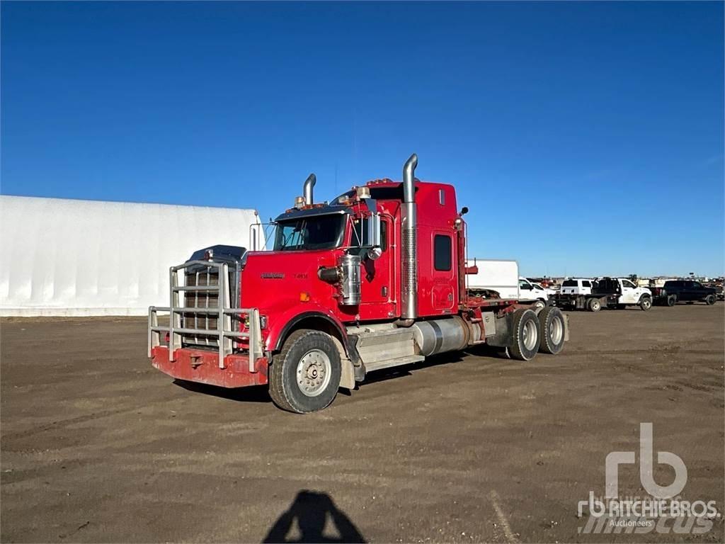 Kenworth W900 Vrachtwagen met vlakke laadvloer en lier