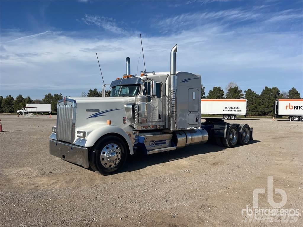 Kenworth W900 Trekkers