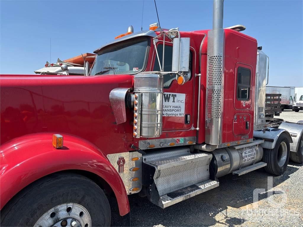 Kenworth W900 Trekkers