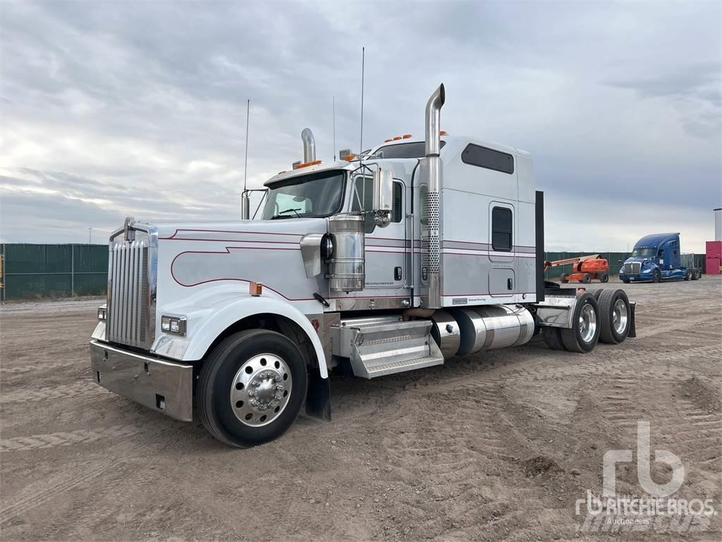 Kenworth W900 Trekkers