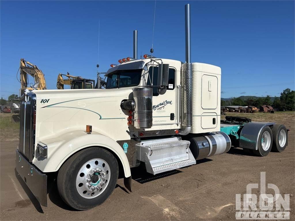 Kenworth W900 Trekkers