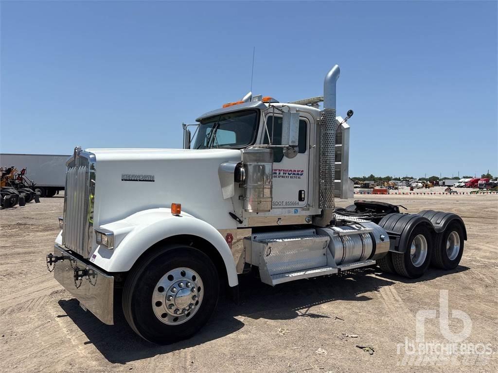 Kenworth W900 Trekkers