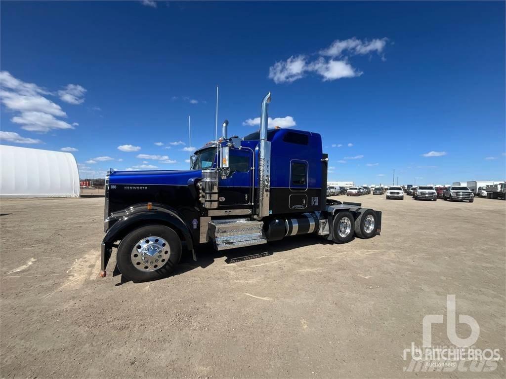 Kenworth W900L Trekkers