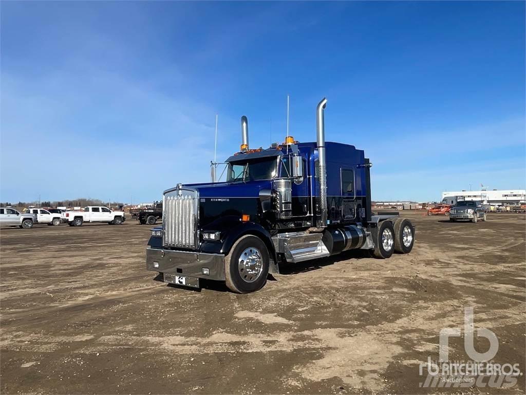 Kenworth W900L Trekkers