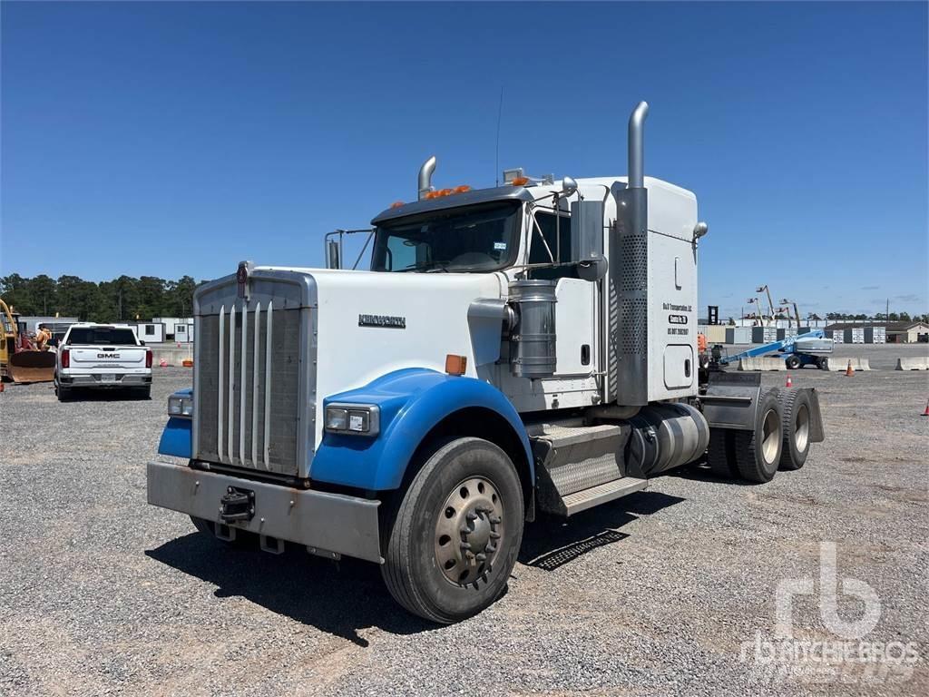 Kenworth W900L Trekkers