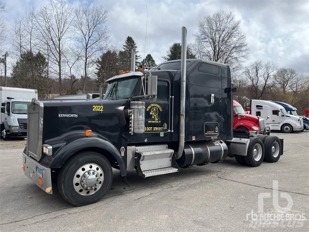 Kenworth W900L Trekkers