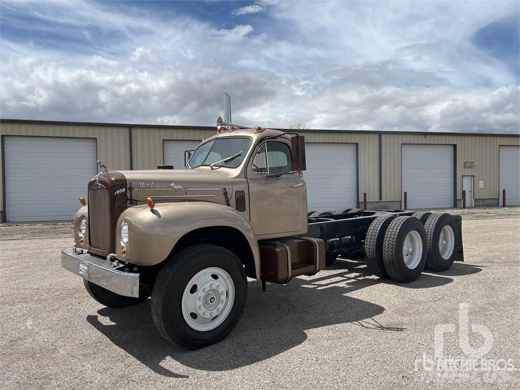 Mack 1956 Chassis met cabine