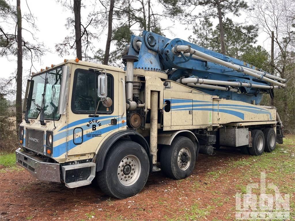 Mack 47M Betonmixers en pompen