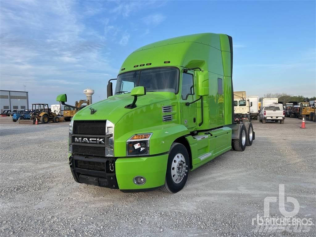 Mack AN64T Trekkers