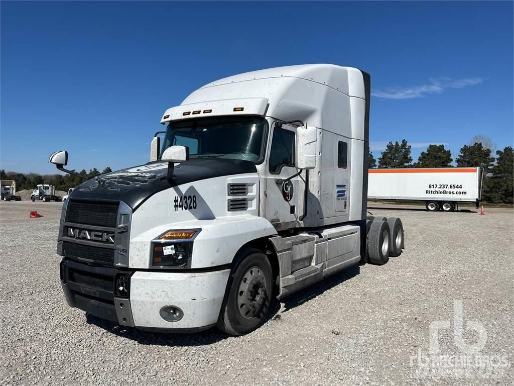 Mack AN64T Trekkers