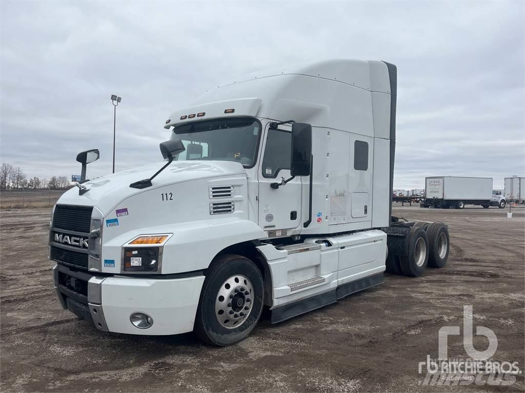 Mack ANTHEM Trekkers