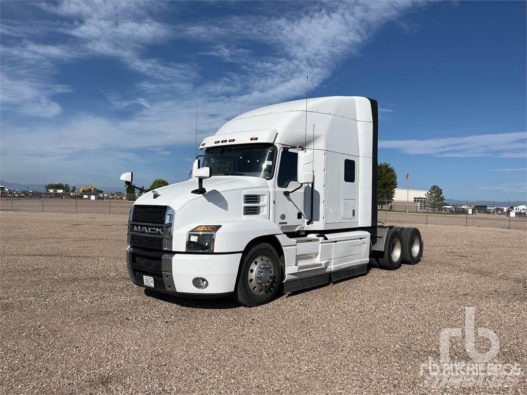 Mack ANTHEM Trekkers