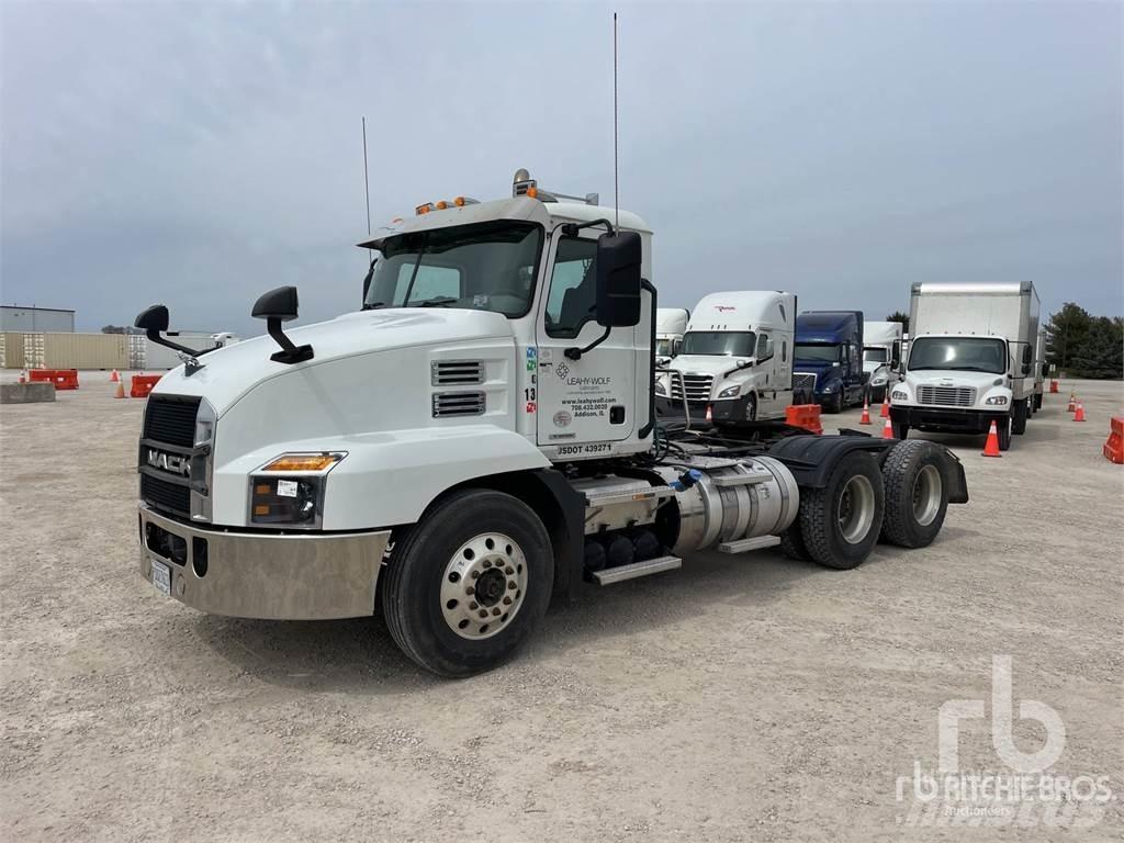 Mack ANTHEM Trekkers