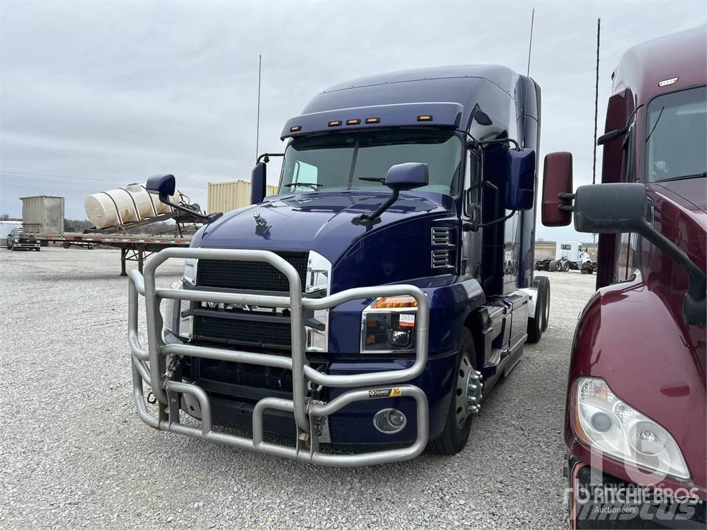Mack ANTHEM Trekkers