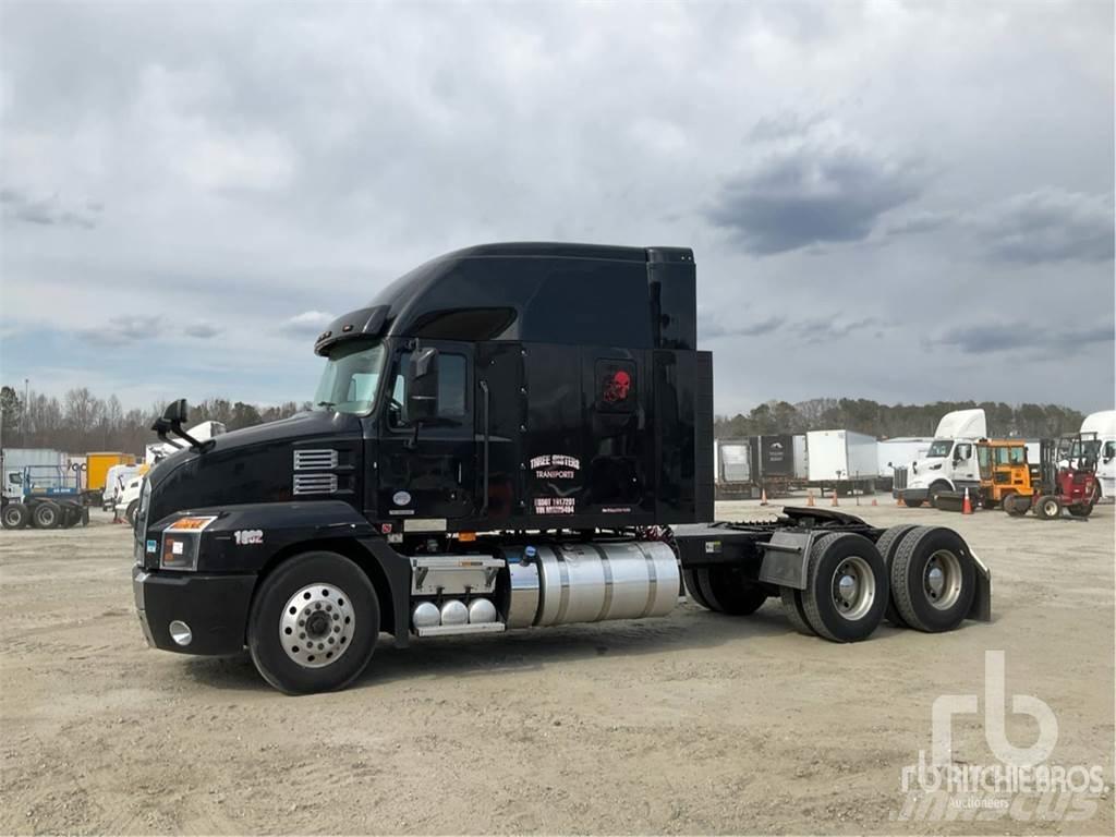 Mack ANTHEM Trekkers