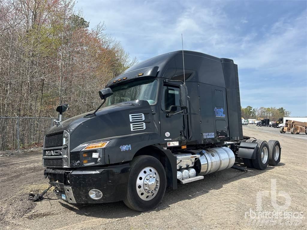 Mack ANTHEM Trekkers