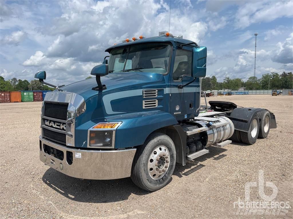 Mack ANTHEM Trekkers