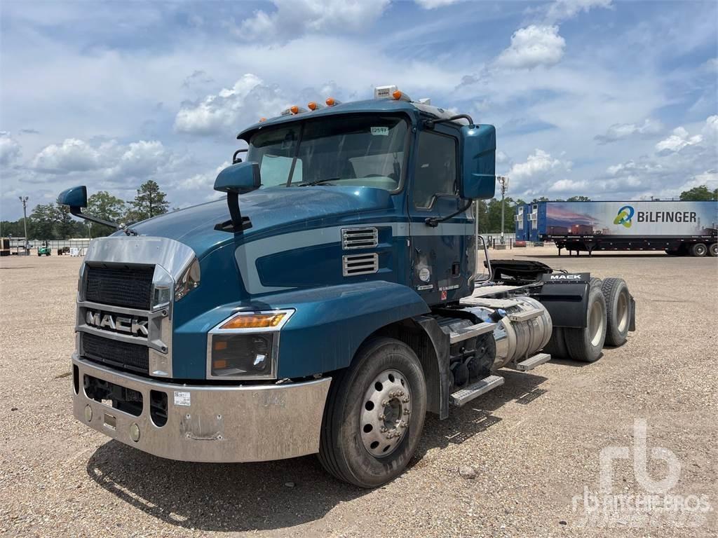 Mack ANTHEM Trekkers