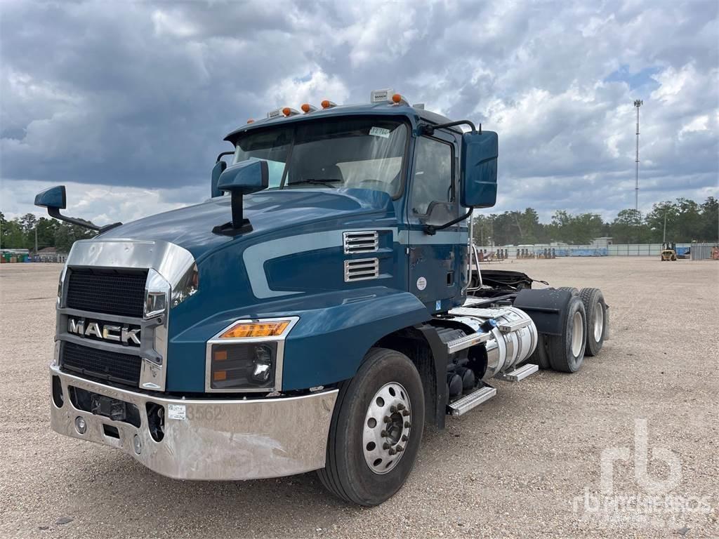 Mack ANTHEM Trekkers