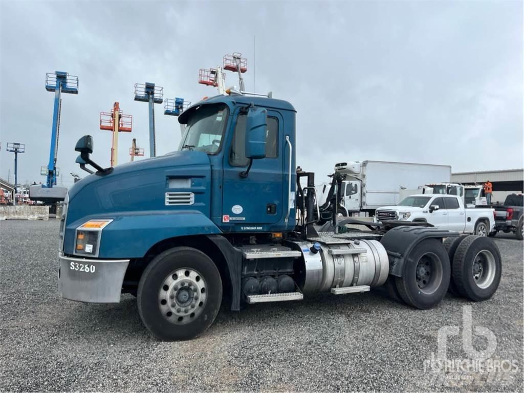 Mack ANTHEM Trekkers
