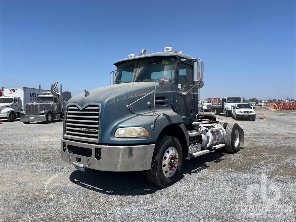 Mack CH612 Trekkers