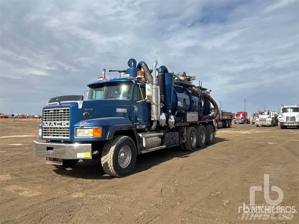 Mack CL713 Kolkenzuigers