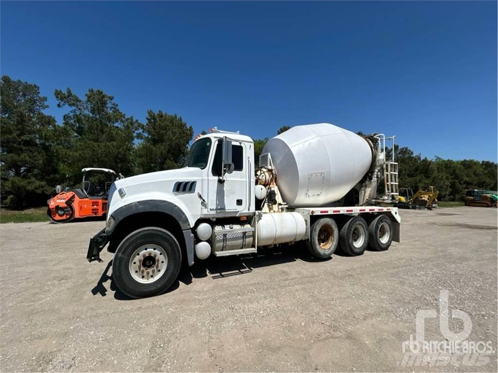 Mack CPT713 Betonmixers en pompen