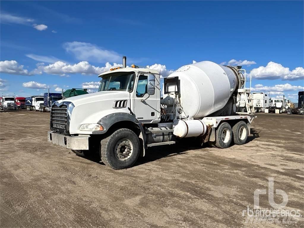 Mack CT713 Betonmixers en pompen
