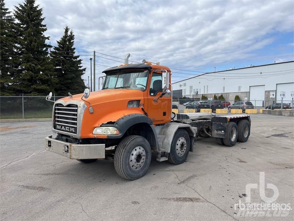 Mack CT713 Chassis met cabine