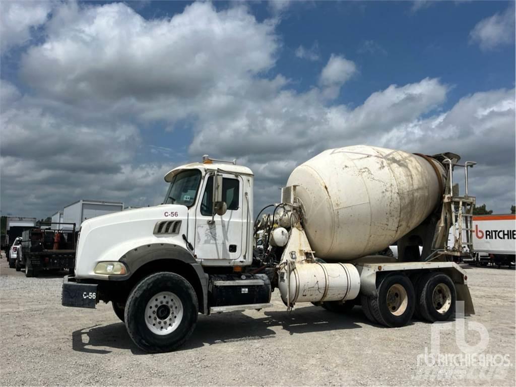 Mack CTP713 Betonmixers en pompen