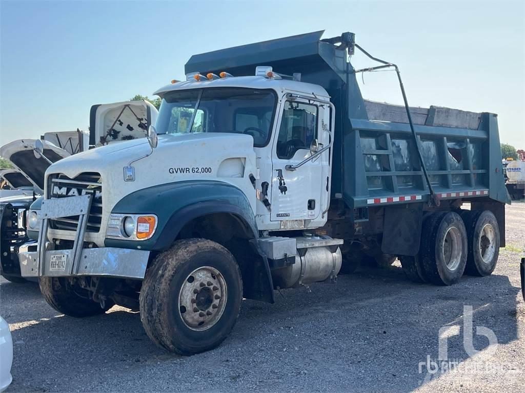 Mack CV713 Kipper