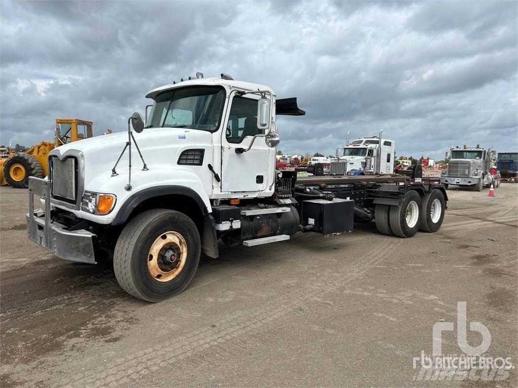 Mack CV713 Containertrucks met kabelsysteem