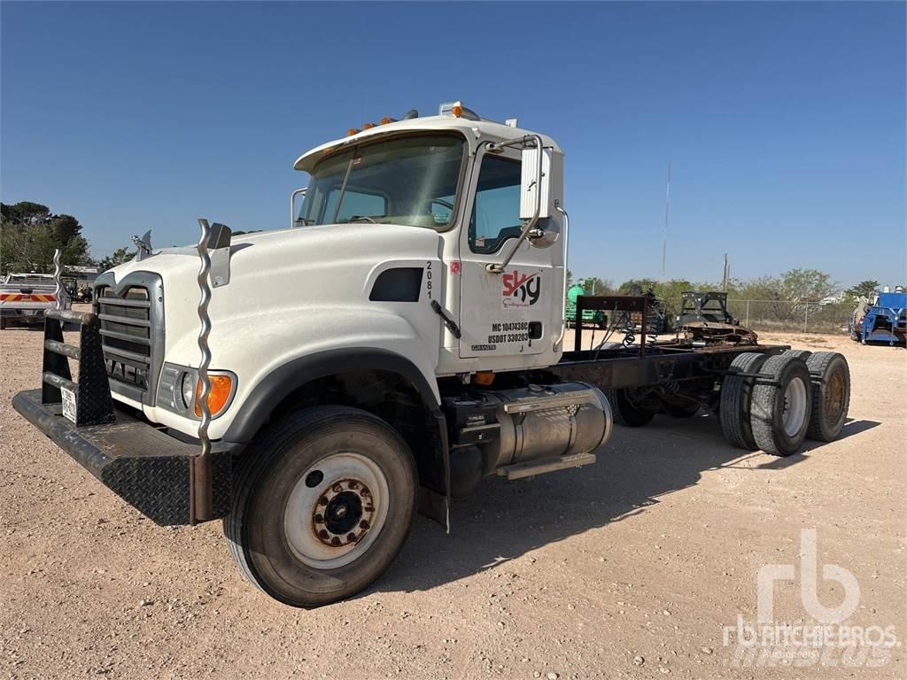 Mack CV713 Trekkers