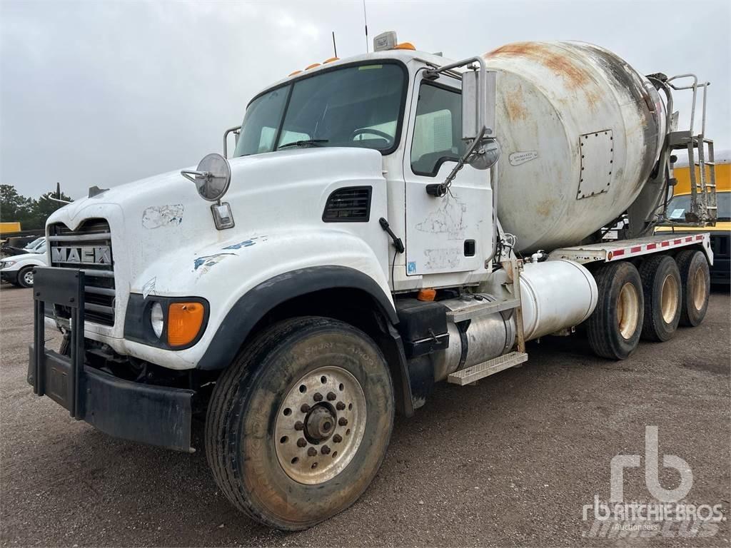 Mack CV713 Betonmixers en pompen