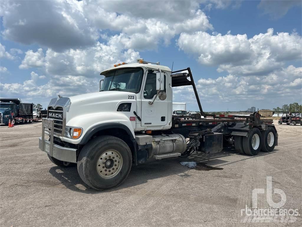 Mack CV713 Containertrucks met kabelsysteem