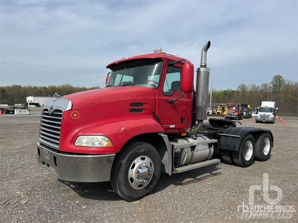 Mack CX613 Trekkers