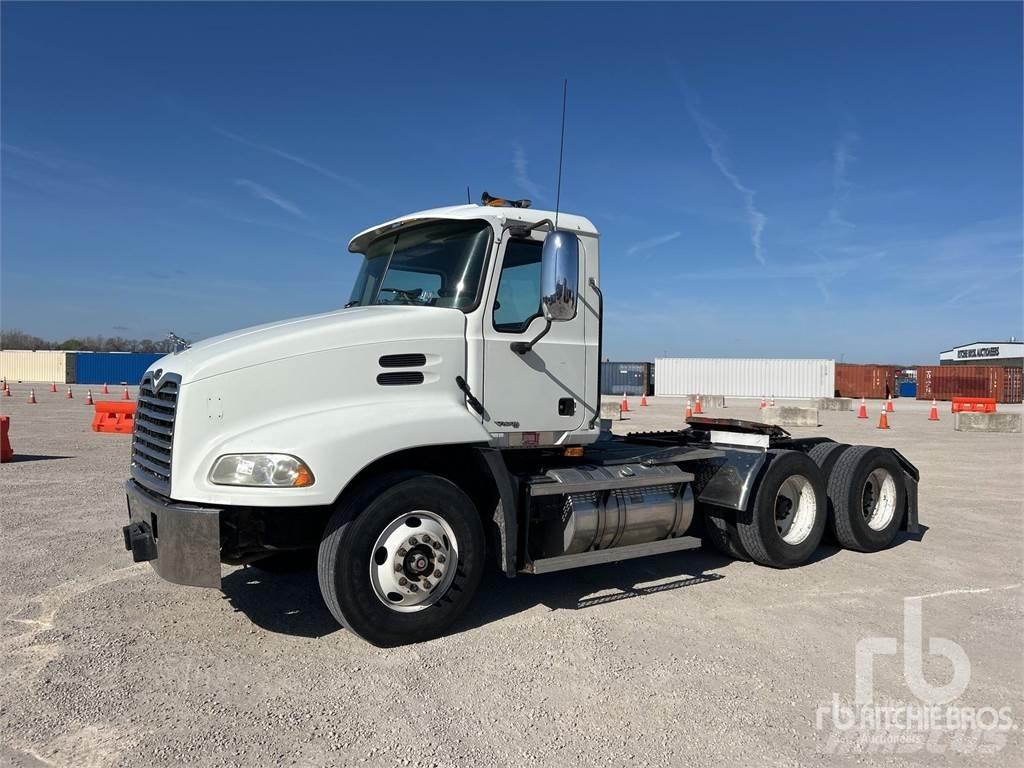 Mack CX613 Trekkers