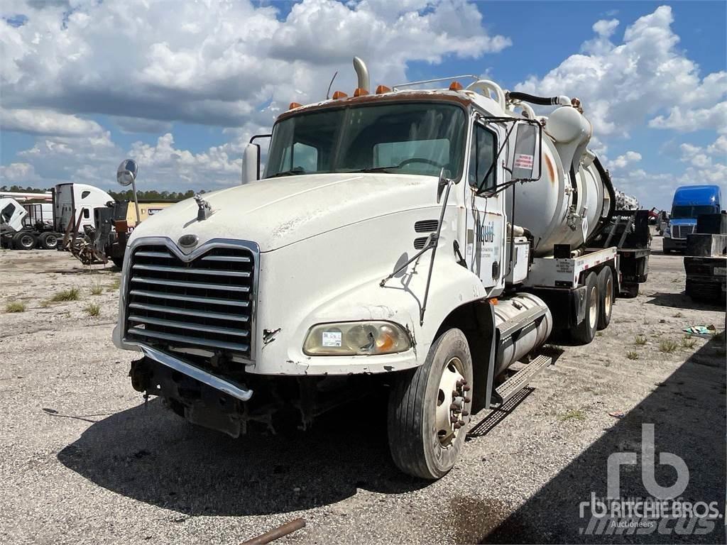 Mack CX613 Kolkenzuigers