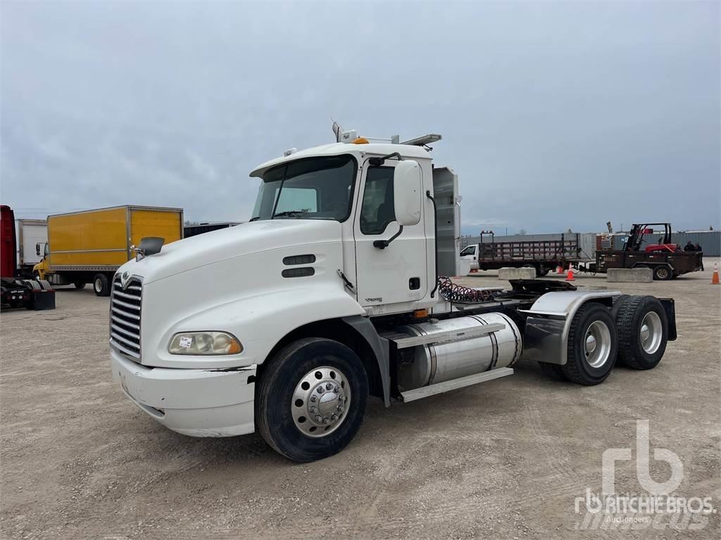 Mack CXN613 Trekkers