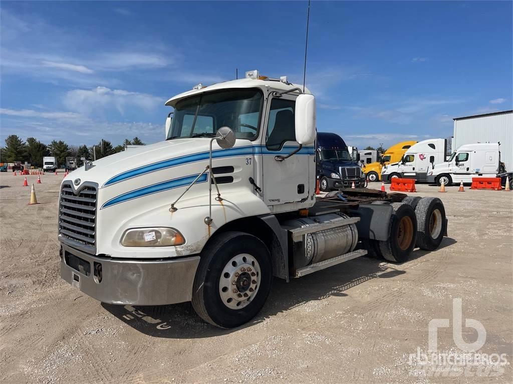 Mack CXN613 Trekkers
