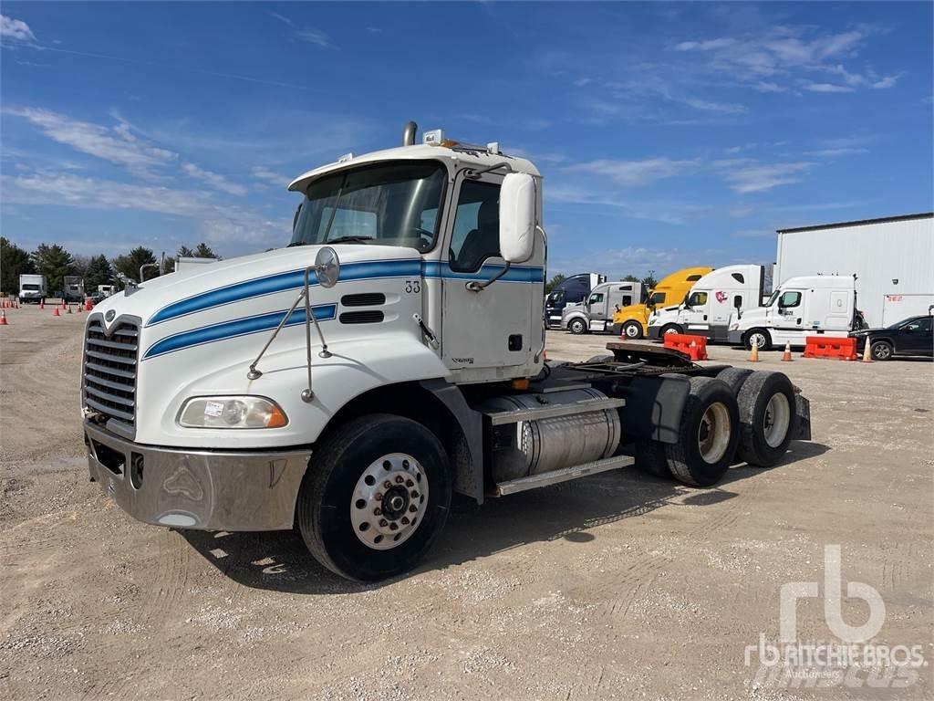 Mack CXN613 Trekkers