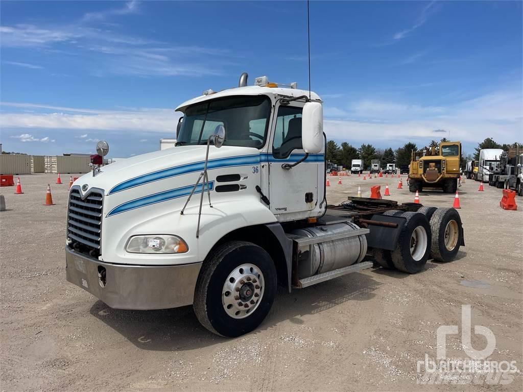 Mack CXN613 Trekkers