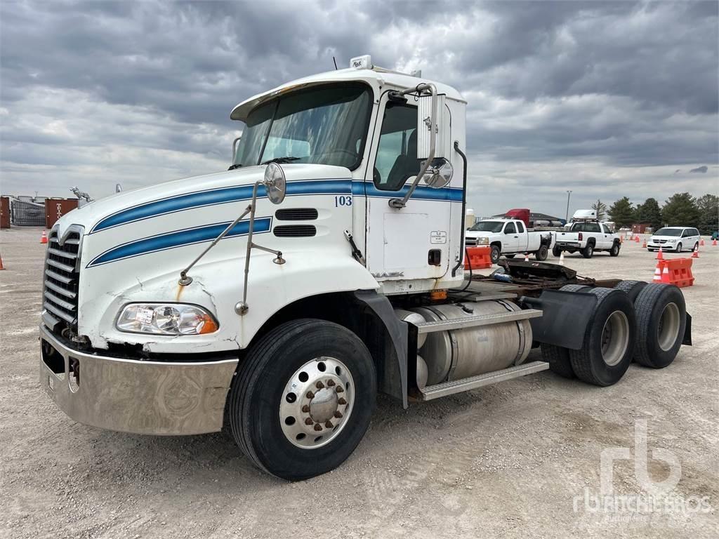 Mack CXP613 Trekkers