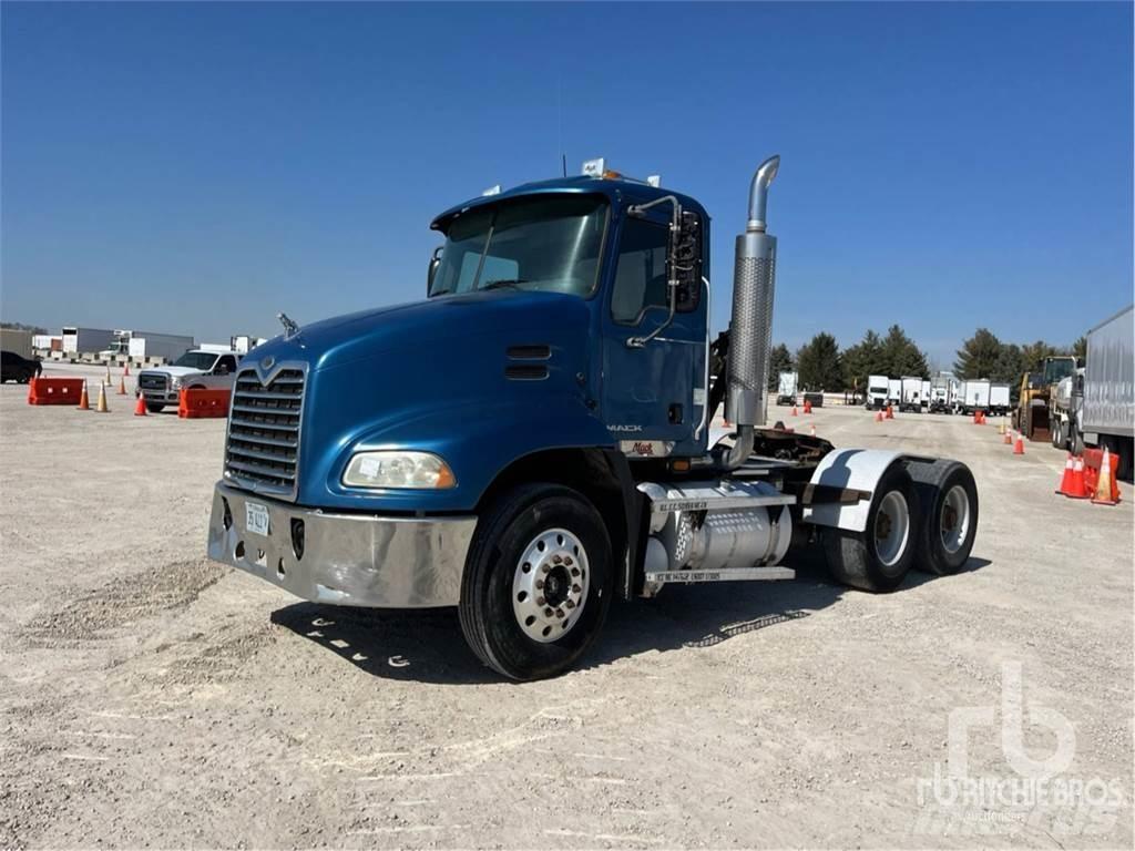 Mack CXP613 Trekkers