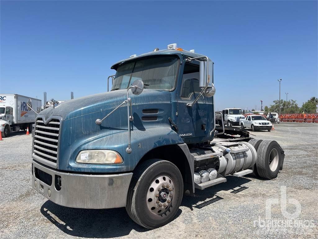 Mack CXU612 Trekkers